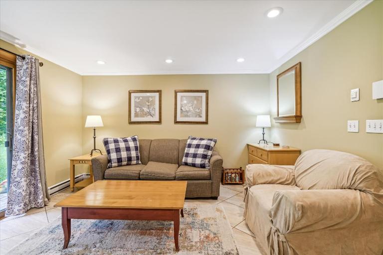 One Bedroom Edgemont Condo A1 Near Base Ski Back - B&B Killington