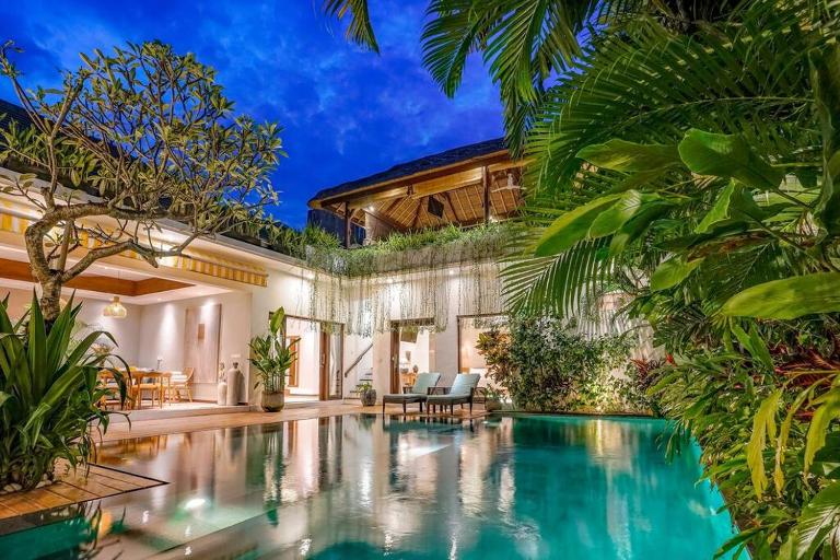 Frangipani Villa Putih at Berawa - B&B Canggu