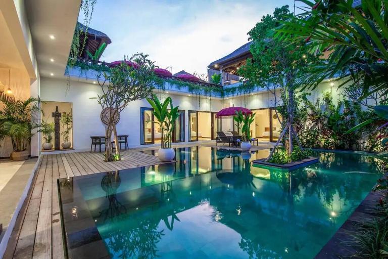 Frangipani Villa Merah at Berawa - Ferienwohnung Canggu