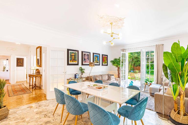 Grand & Classy Apartment with Private Garden, Villa des Ammonites - Bed and Breakfast Meudon
