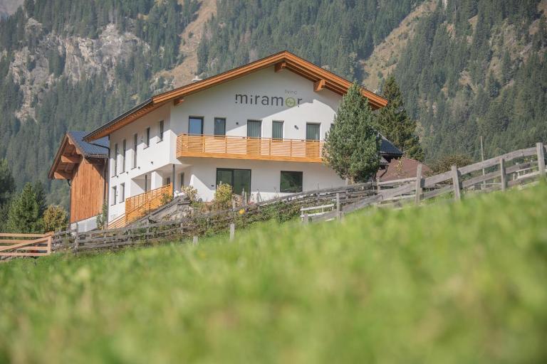 Living Miramor - Chambres d'hôtes Racines