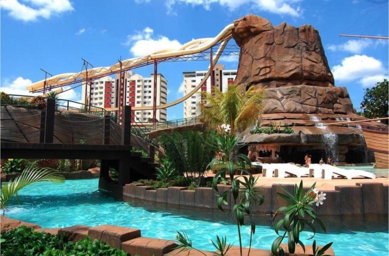 Spazzio Diroma - Hospedagem com Acqua Park (Parque do Vulcão) - B&B Caldas Novas