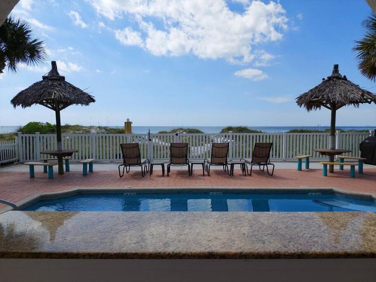 ON THE BEACH 2 bedroom 2 bath POOL large and bright condo - Chambres d'hôtes Clearwater Beach