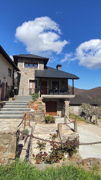 CASA RURAL PAJARICA en Sanabria - Chambres d'hôtes San Ciprián