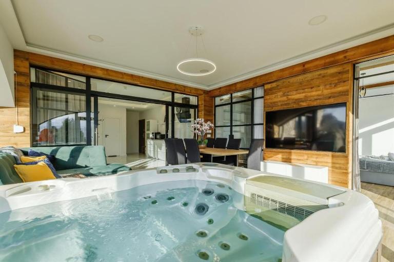 Mountain Base - Apartamenty Widokowe Jacuzzi - B&B Kościelisko
