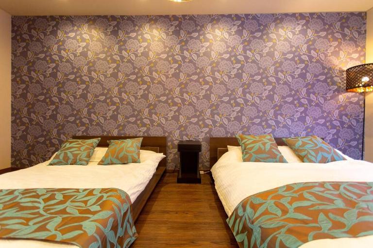 Kanmuritei Guest House UP to 7 pax, 冠邸和モダン最大7名まで宿泊可能 - B&B Kyoto