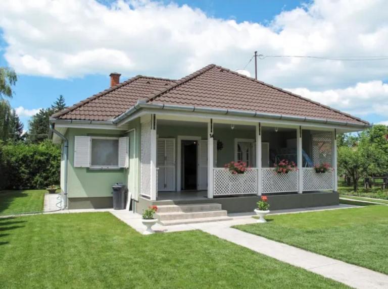 EGRI Apartmanház - B&B Balatonfenyves