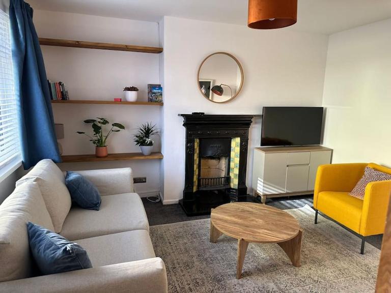 Revamped Holywood town centre house - Ferienwohnung Holywood