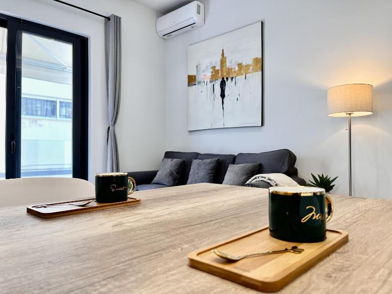 Chic Getaway Near Stavros Niarchos - B&B Athens