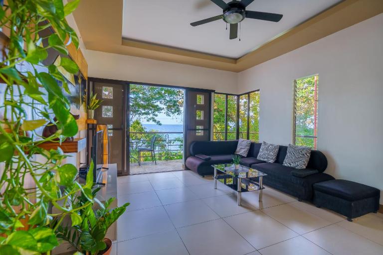 Oceanside 2 bedroom house, 100Mbps WiFi - B&B Panglao