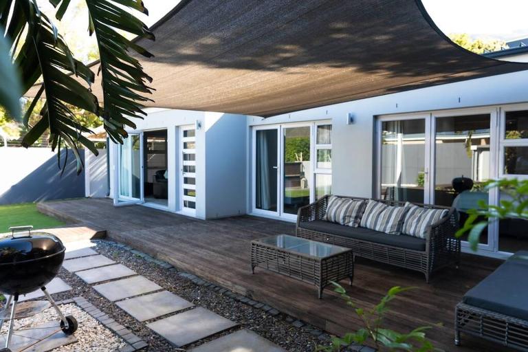 Spacious Family Home with Wood Fired Hot Tub - B&B Città del Capo