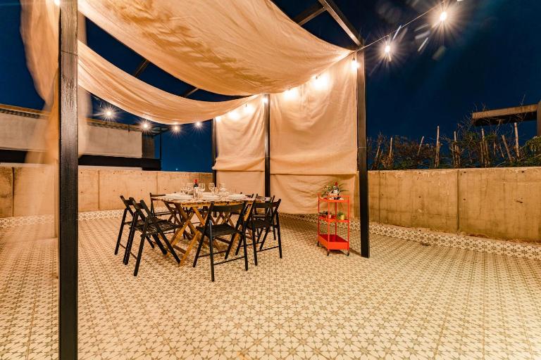 Trendy La Roma Condo with Parking & Patio - Chambres d'hôtes Mexico
