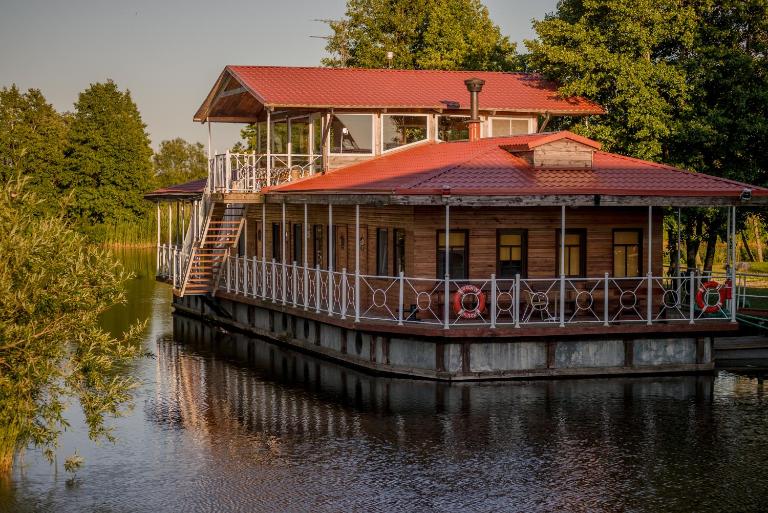 Mėlynojo karpio barža - B&B Kintai