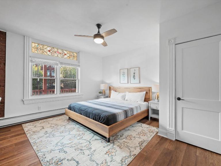 Shadyside, Pittsburgh, Modern and Accessible 2 Bedroom Unit2 with Free Parking - B&B Pittsburgh