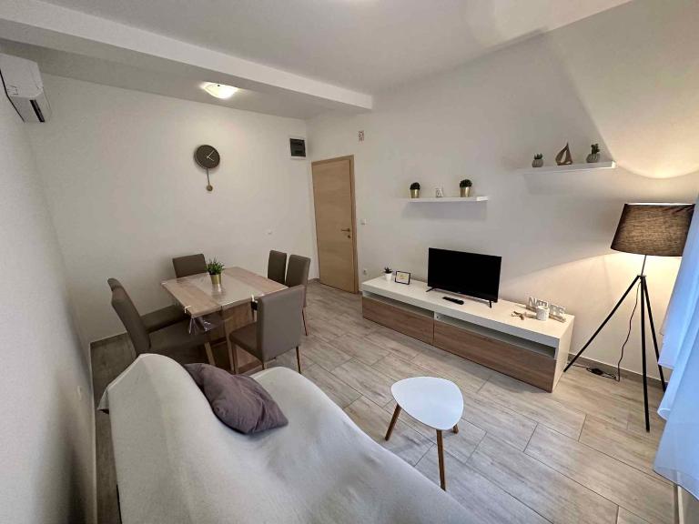 Apartments in Dramalj 45738 - B&B Dramalj