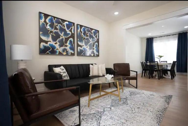 The Burk at Wildwood, a Modern 2BR, 1 Block Walk to Beach - Bed and Breakfast Wildwood
