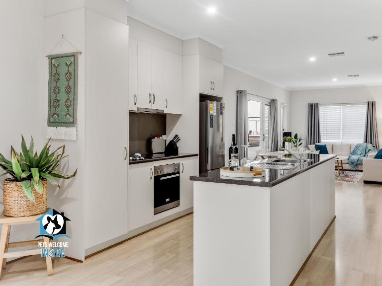 3BR Contemporary Home with Sea Views - B&B Victor Harbor