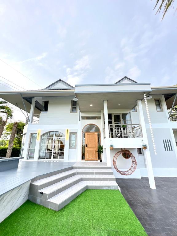 SOVA Vcay Pool Villa - B&B Ban Yai Ra