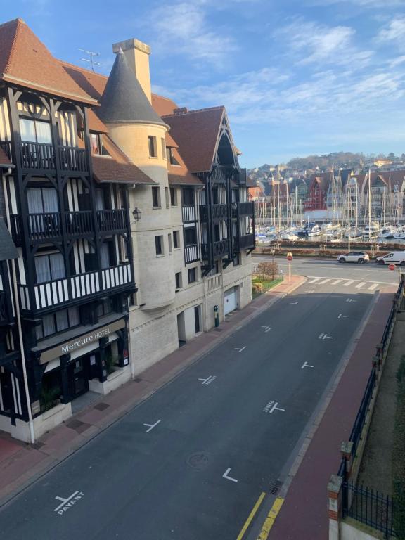 Deauville vue port centre ville - Bed and Breakfast Deauville