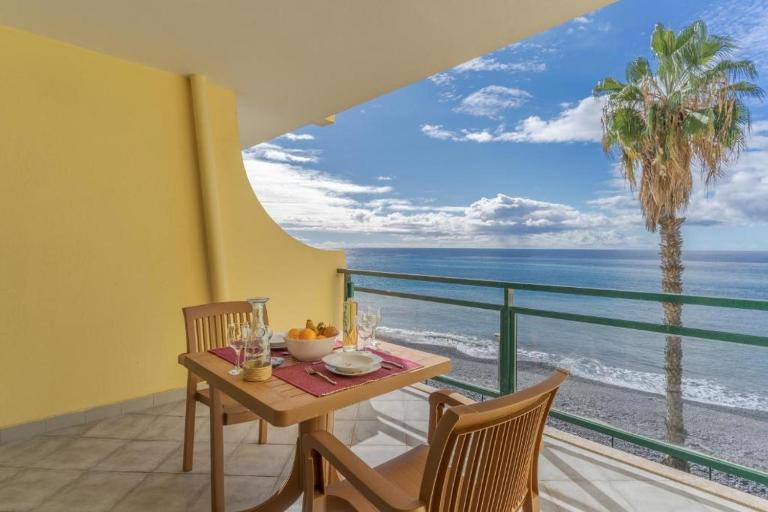 Tranquil Beachside Stay - Atlantic Gardens Beach - B&B Funchal