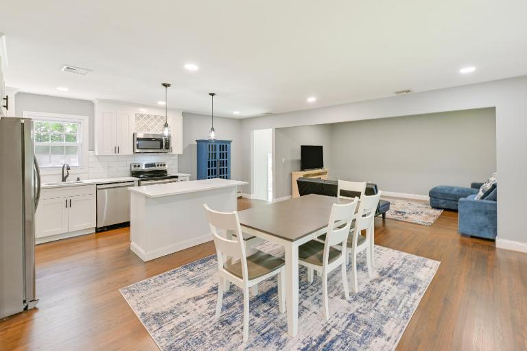 Hampton Bays Retreat: Walk to Squires Beach! - B&B Hampton Bays