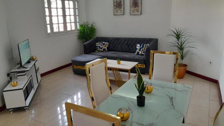 OLD Akwa Paisible appart meublé Tigson - B&B Douala