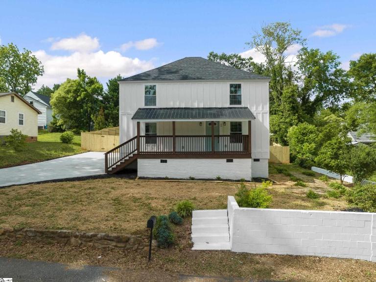 5BR 4B Huge Space with 2 Level Game Barn - B&B Greenville