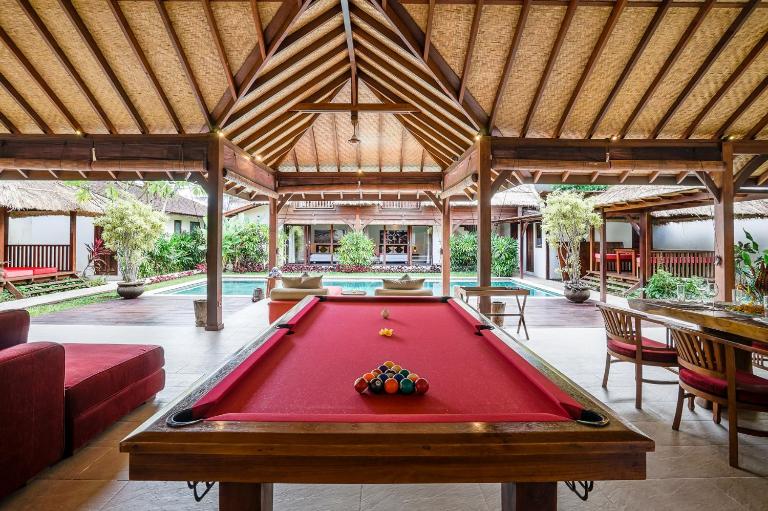 Villa Cira - 5BR Spacious Private Villa with Pool in Seminyak - Bed and Breakfast Seminyak