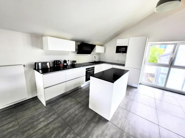 Calm and modern apartment - B&B Eischen