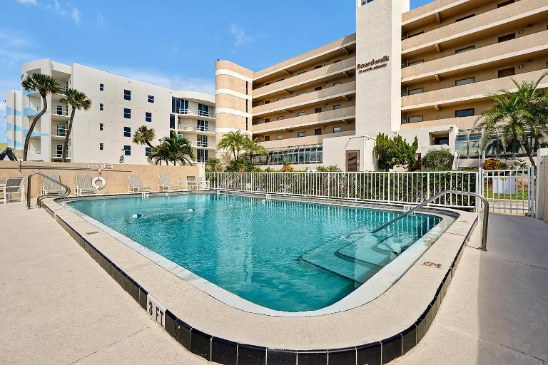 Stunning Beachfront Apartment Near Cocoa Beach Pier - B&B Cocoa Beach