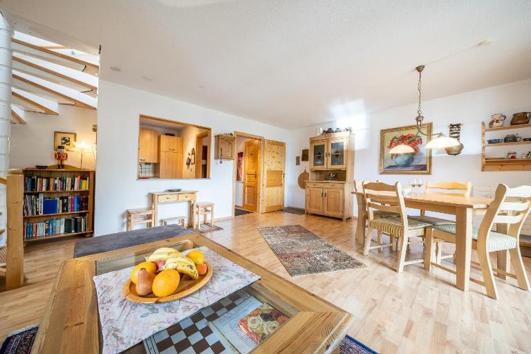 9404 Renovierte Maisonettewohnung im modernen Landhausstil und Balkon mit tollem Ausblick - Bed and Breakfast Vulpera