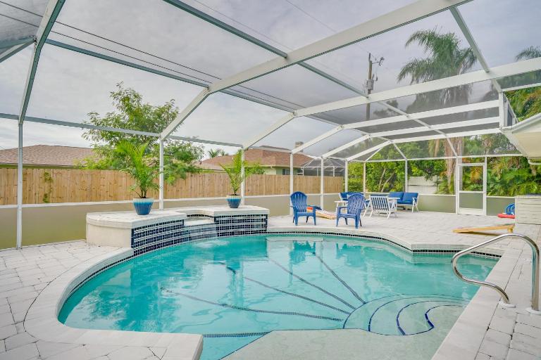 Florida Getaway w/ Heated Pool, Bar & Fire Table! - B&B Cape Coral