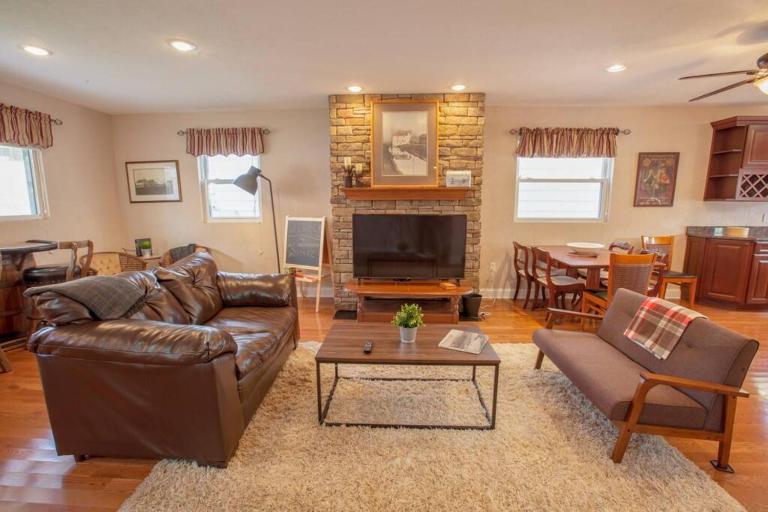 Stunning City Living Open Floor Plan - B&B Pittsburgh