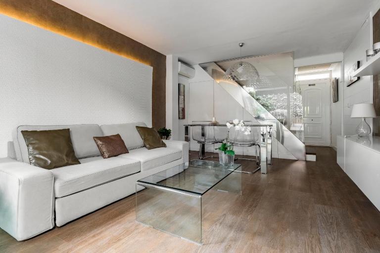 Casa Única con Patio Privado - Metro a 3 minutos - B&B Madrid