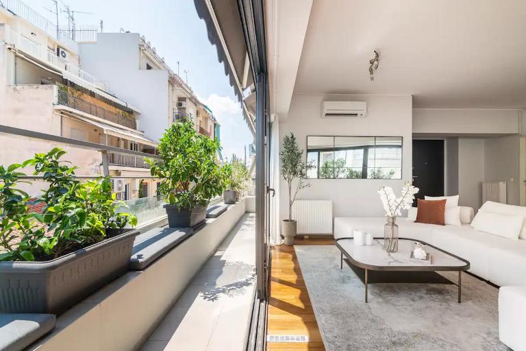 Modern Loft Build on Acropolis Ruins - B&B Atenas