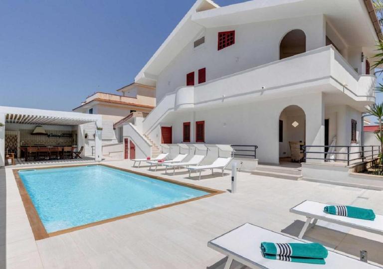 Villa Rosimeli con Piscina a 150 mt dal mare - B&B Ispica