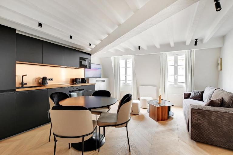 Pick A Flat's Apartement in Saint-Germain-des-Prés - Rue de Seine - B&B Paris