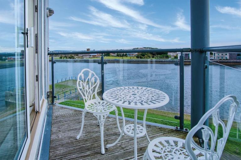 The Penthouse - 3 Bedroom Apartment - Llanelli - B&B Llanelli