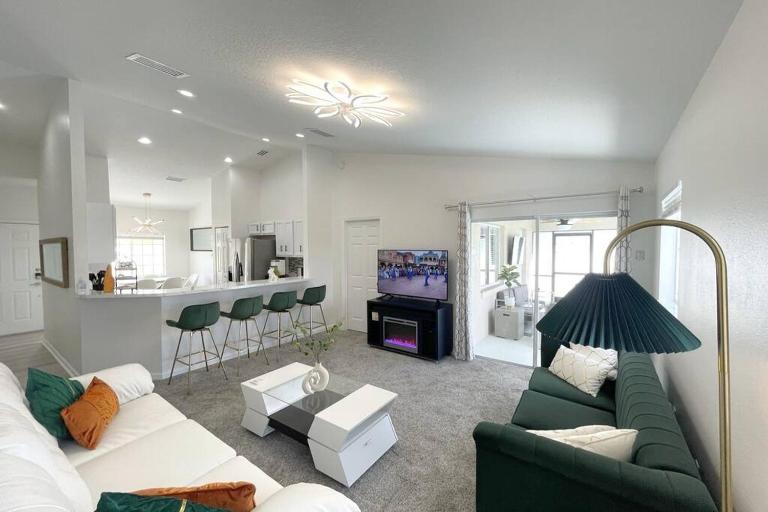 Luxury Modern Pool House close to theme parks Four Bedrooms - B&B Kissimmee
