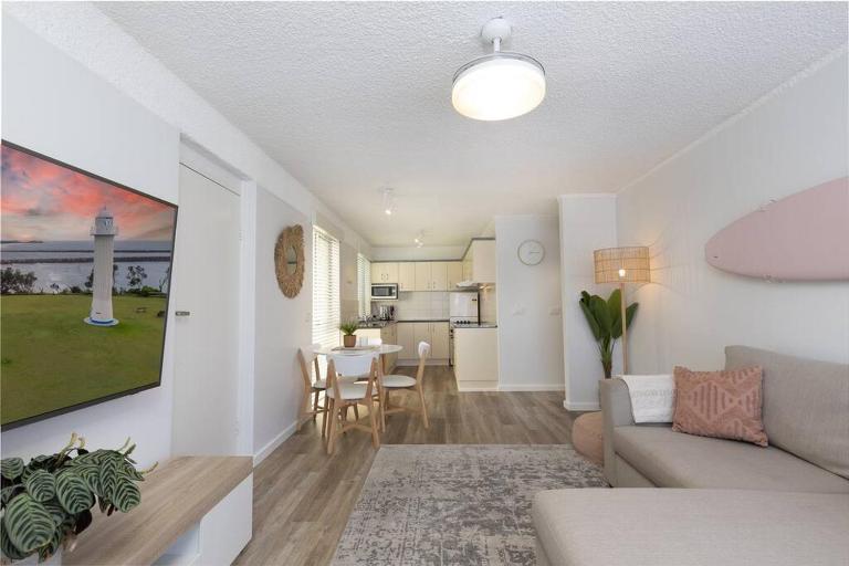 Totally Beachin' Two bed, prime holiday location walk to everything! - B&B Yamba