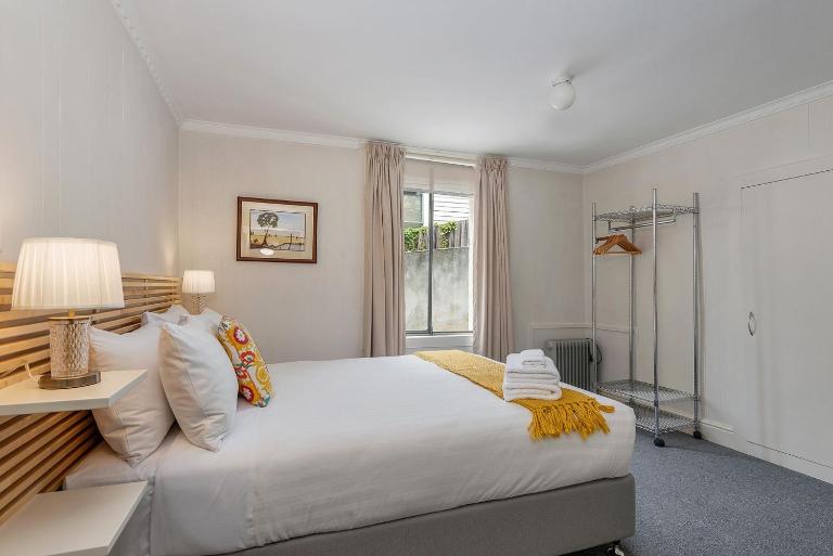 Sir Tom inner city living with off street parking - Ferienwohnung Hobart