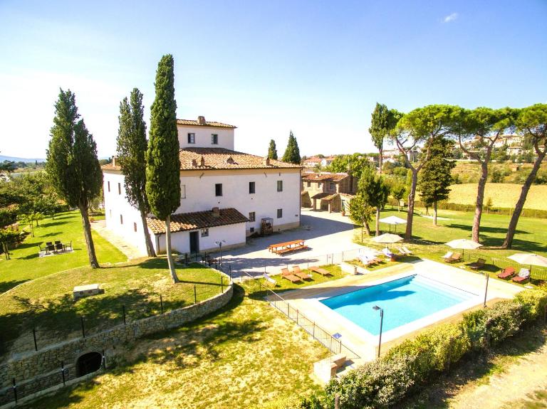 Farmhouse with swimming pool surrounded by greenery just 20 minutes from Arezzo - B&B Castiglion Fibocchi
