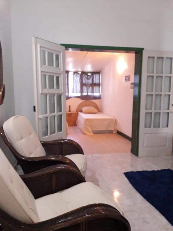 Vila Paradise Sea & Swimming Pool View - Bed and Breakfast Beirona