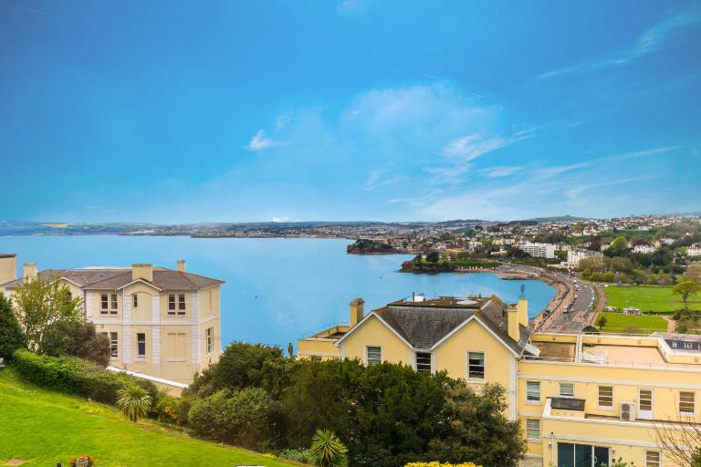 Stunning Sea View Central Torbay Home with Parking - B&B Torquay