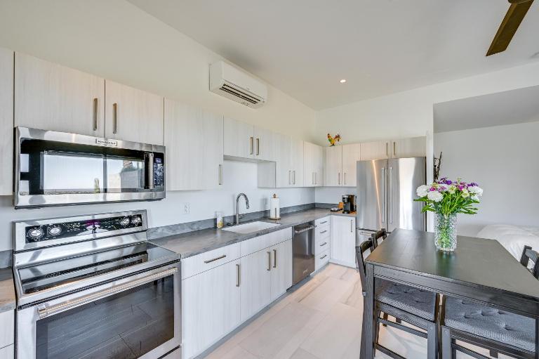 Near Trails! Mtn-View Couples Haven in Queen Creek - Chambres d'hôtes Queen Creek