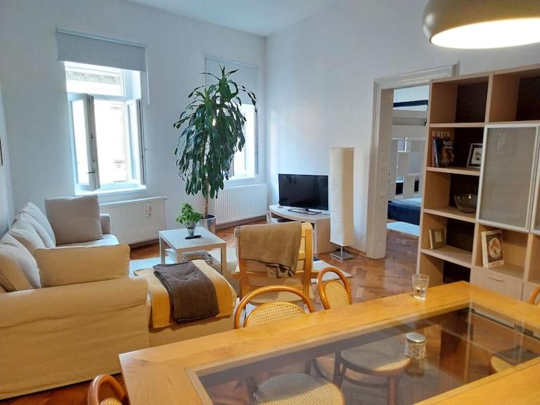 Zagreb Central 2BR + Parking - B&B Zagreb