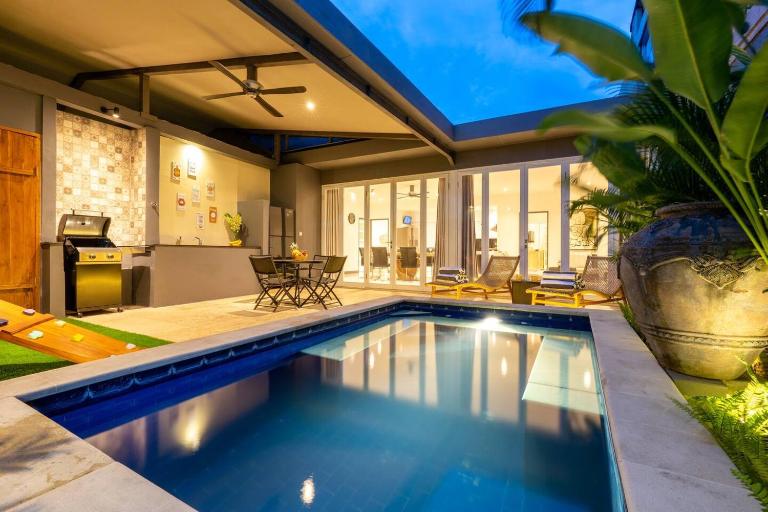 Central 3bd Modern Villa with Private Pool and Play Area - B&B Kerobokan