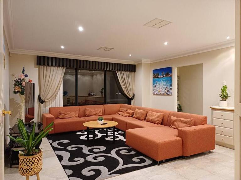 Perth 2-Story, Views, BBQ & More - B&B Perth