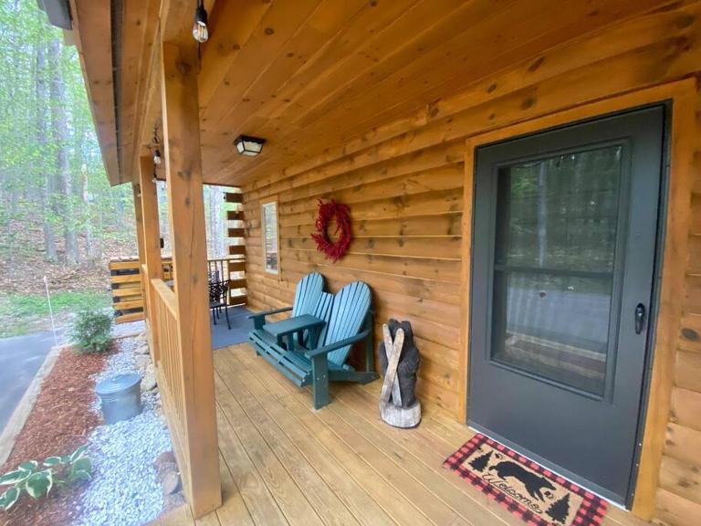 Couples Getaway Log Cabin in the White Mountains - B&B Intervale