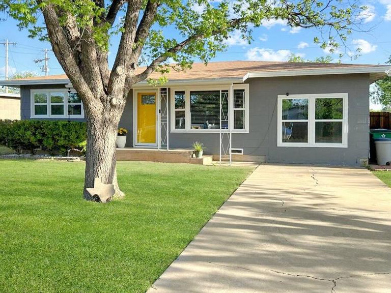 Yellow Texas Star House blocks from Goodfellow AFB - Ferienwohnung San Angelo
